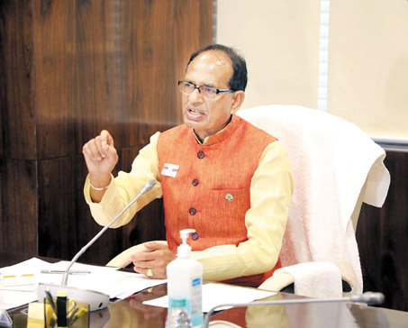 कोरोना की तीसरी लहर से बचाव के लिए सतर्कता आवश्यक- मुख्यमंत्री चौहान