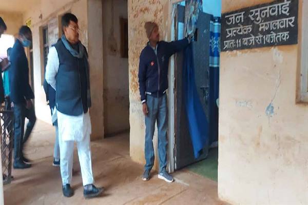 ऊर्जा मंत्री तोमर ने ईसागढ़ में एसडीएम और सीईओ ऑफिस का किया निरीक्षण