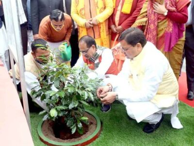 मुख्यमंत्री चौहान ने हरिद्वार में लगाया मौलऔर रूद्राक्ष का पौधा