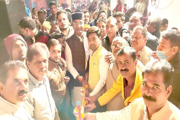 मंत्री सारंग ने रोशनबाग की सभी गलियों के सीसी रोड निर्माण हेतु किया भूमिपूजन