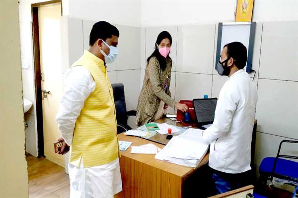 आयुष राज्य मंत्री कावरे ने भोपाल के आयुर्वेद चिकित्सालयों का किया अकास्मिक निरीक्षण