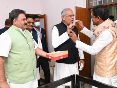 मुख्यमंत्री भूपेश बघेल को नगरीय निकाय चुनाव में ऐतिहासिक जीत पर जनप्रतिनिधियों ने दी बधाई