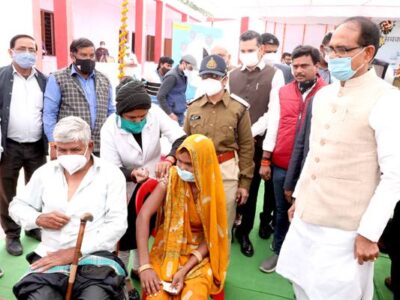 मुख्यमंत्री चौहान ने किया वैक्सीनेशन केन्द्र का निरीक्षण