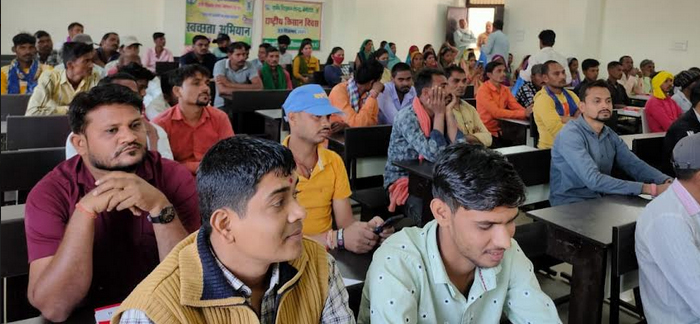 कृषि विज्ञान केन्द्र द्वारा कृषक संगोष्ठी सह फलदार पौध वितरण कार्यक्रम