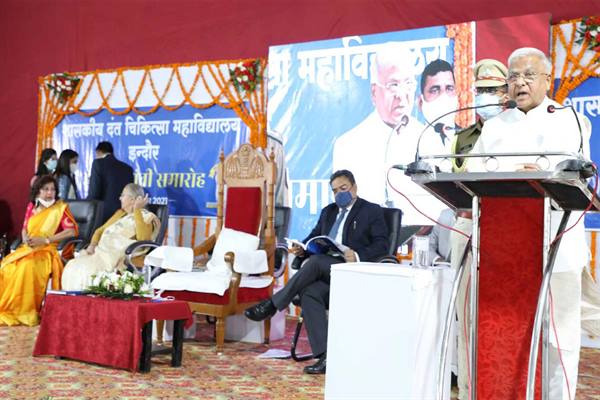 ग्रामीण क्षेत्रों में शिविर लगाकर दाँतों के स्वास्थ्य के प्रति लायें जागरूकता और करें उपचार