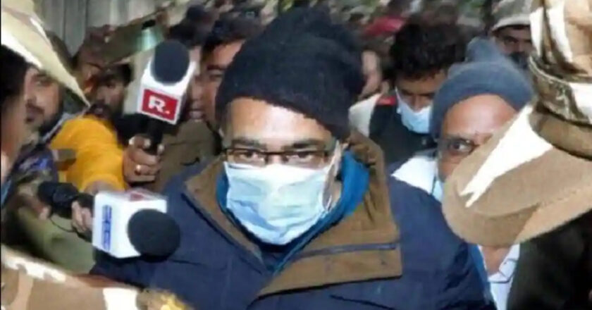 पीयूष जैन के घर सर्च ऑपरेशन पूरा, आठ गत्तों में तेल का सैंपल, चार थैलों में दस्तावेज ले गई जीएसटी विजिलेंस टीम