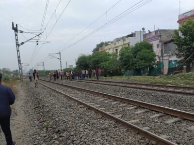 करेली में रेलवे ट्रेक पर मिली मां-बेटे की लाश