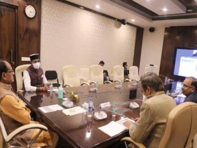 एक-एक व्यक्ति को ढूँढकर लगाये कोरोना का टीका- मुख्यमंत्री चौहान