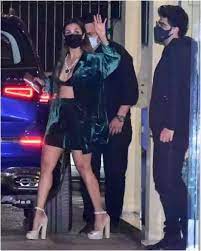 हाई हील्स में बिगड़ गया मलाइका अरोड़ा का बैलेंस, गिरने से बाल-बाल बचीं