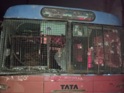 श्रीनगर में आतंकियों ने पुलिस बस पर किया हमला , 2 जवान शहीद, 14 घायल