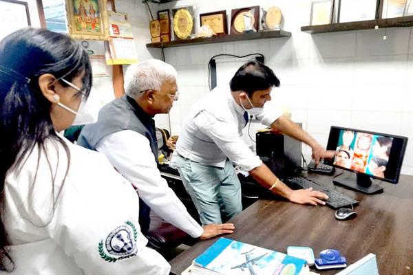 राज्यपाल पटेल ने अ.भा. आयुर्विज्ञान संस्थान का भ्रमण किया