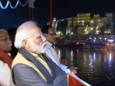 मुख्यमंत्री  चौहान बनारस में गंगा आरती में हुए शामिल