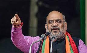 गृहमंत्री अमित शाह का बीएसएफ के खास रंगरूट ने किया स्वागत, डॉग सिमी ने भेंट किया गुलदस्ता