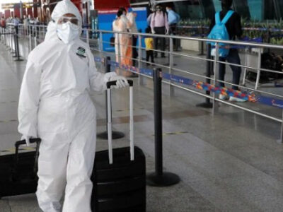 ओमिक्रॉन कोरोना का बढ़ रहा है खतरा, क्रिसमस के हफ्ते में दुनियाभर में 11,500 फ्लाइट्स रद्द