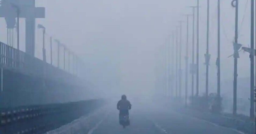 राजधानी में कल हल्की बारिश के आसार, ठिठुरन के साथ बढ़ेगी ठंड, अगले कुछ दिन बढ़ेगा प्रदूषण