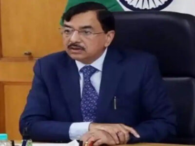 विपक्षी दलों की EC से मांग, केंद्रीय सुरक्षा बलों की निगरानी में समय पर हों चुनाव, कांग्रेस बोली- दूर रहे यूपी पुलिस