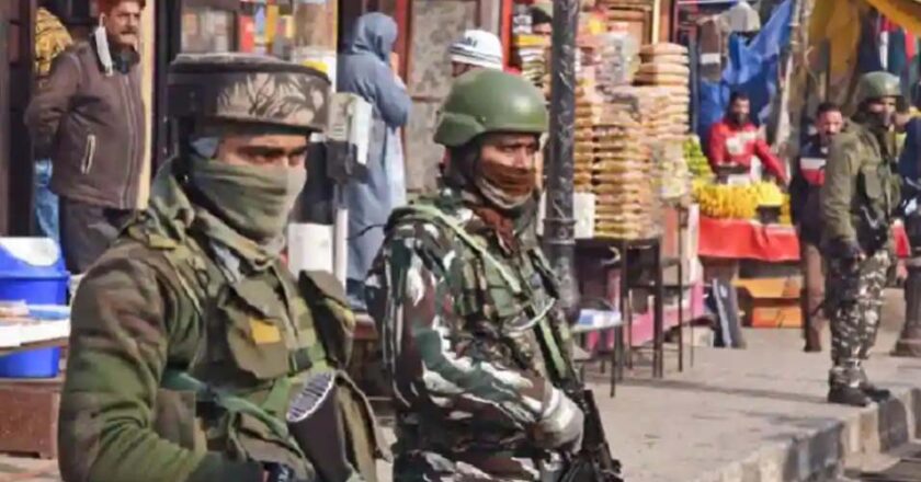 पुलवामा मुठभेड़ में सुरक्षाबलों ने एक आतंकी को किया ढेर, एनकाउंटर जारी