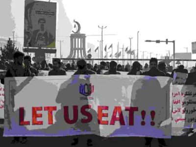 काबुल में बंद पड़े अमेरिकी दूतावास पर क्या करने पहुंची सैकड़ों लोगों की भीड़