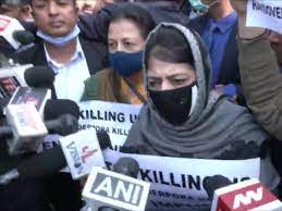 महबूबा मुफ्ती का दिल्ली के जंतर मंतर में धरना, बोलीं- कश्मीर में अभी भी बहुत दर्द