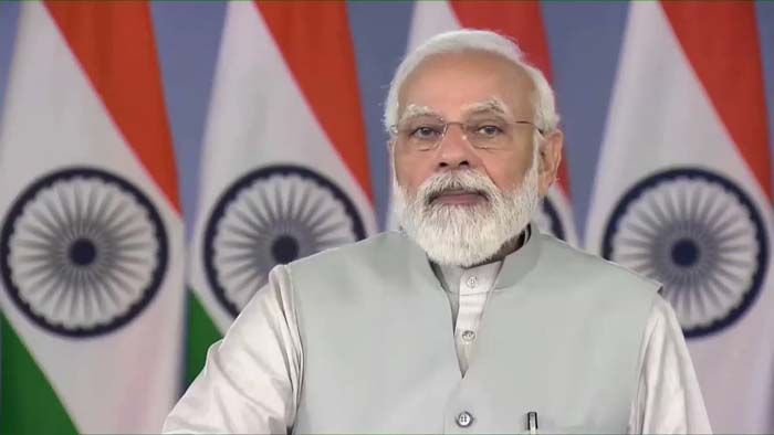 PM मोदी दुनिया के सबसे बड़े मेडिटेशन सेंटर स्वर्वेद मंदिर पहुंचे