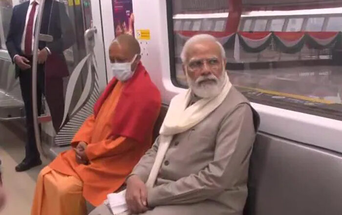 कानपुर में मेट्रो के पहले यात्री बने पीएम मोदी, आईआईटी से गीतानगर तक की यात्रा