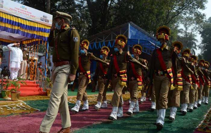 स्थापना दिवस के आयोजन पर गृहमंत्री ने ली परेड की सलामी