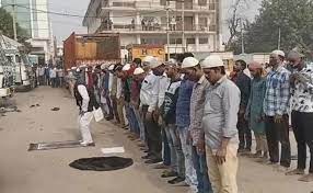 विरोध के बीच हुई गुरुग्राम में जुमे की नमाज, हिन्दू संगठनों ने नमाजियों के सामने लगाए जय श्रीराम के नारे