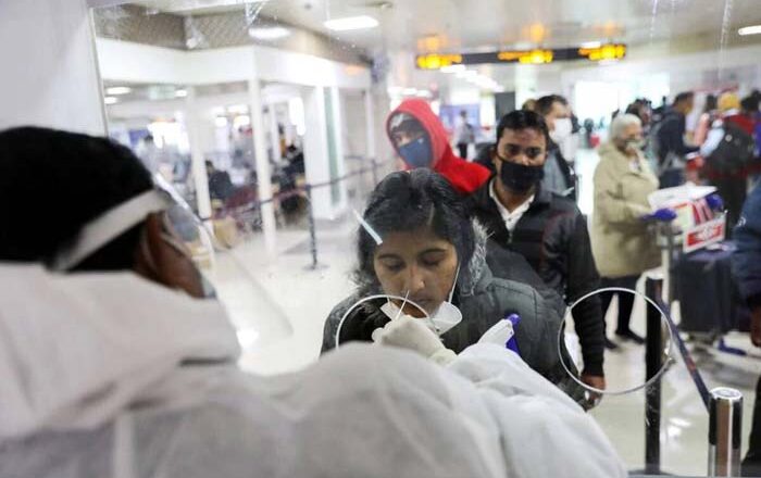 कर्नाटक में बढ़ा संकट, एक साथ मिले ओमिक्रॉन वैरिएंट के 12 मामले