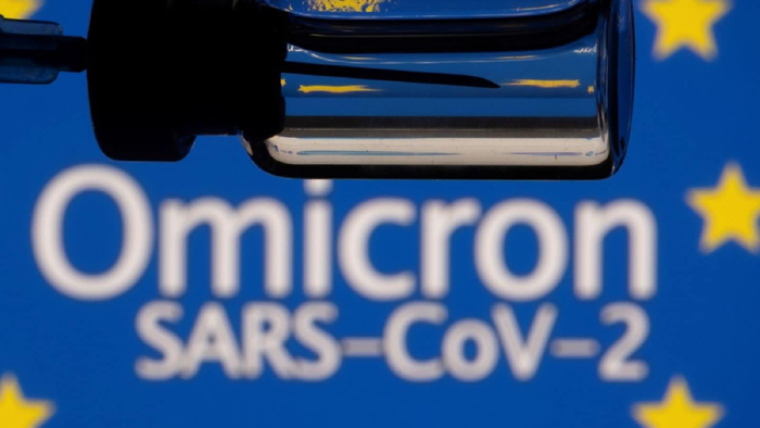 ओमिक्रोन ने मेट्रो से यात्रा करने वालों के लिए बढ़ाई मुसीबत, स्टेशनों के बाहर लगी लंबी लाइनें