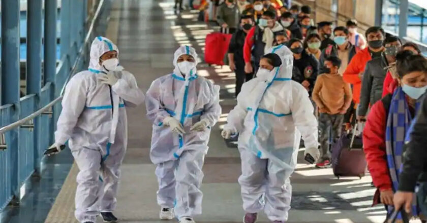 भारत में फरवरी में आ सकती है कोरोना की तीसरी लहर