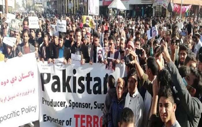 पाकिस्तान: गैस संकट पर भड़का लोगों का गुस्सा, इमरान सरकार के खिलाफ सड़कों पर जनसैलाब