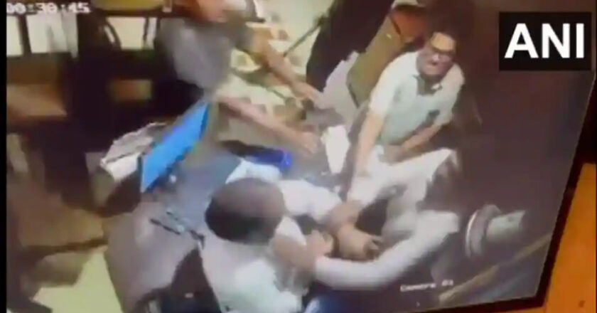 मुफ्त में शराब और खाना देने से किया इनकार , इंस्पेक्टर ने रेस्टोरेंट के स्टाफ को पीटा