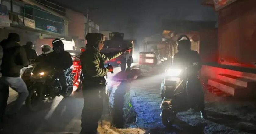 लापरवाही का नतीजा श्रीनगर आतंकी हमला!, न जवानों के पास हथियार, बुलेटप्रूफ नहीं थी बस