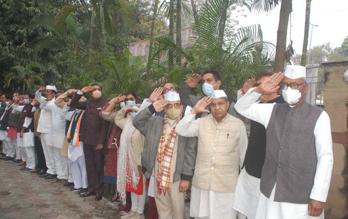 कांग्रेस ने मनाया स्थापना दिवस, पूर्व मुख्यमंत्री दिग्विजय ने कहा हिन्दू गांधी को अपना आदर्श मानता है और हिन्दुत्व गोडसे को