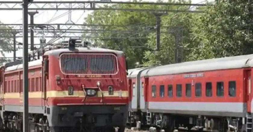 CAG रिपोर्ट में दिखा पहली बार 26,328 करोड़ रुपये का घाटा-मुनाफे के दावों पर रेलवे की पोल खोल