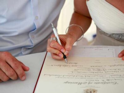 UAE ने पहली बार दिया गैर मुस्लिम जोड़े को विवाह का लाइसेंस