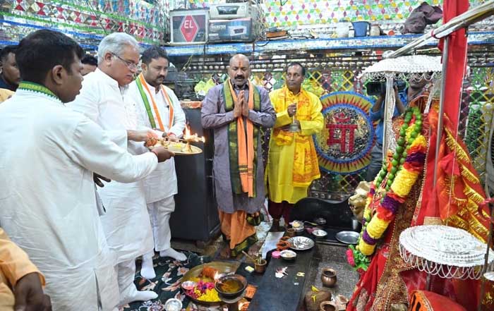 मिठास की नगरी हसौद के विश्व-प्रसिद्ध पेड़े से तौले गए मुख्यमंत्री, आदिशक्ति माँ महामाया देवी का किया दर्शन