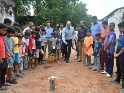 कलेक्टर ने सेंटपॉल स्कूल पहुंचकर बच्चों का किया उत्साहवर्धन