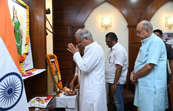 मुख्यमंत्री ने स्वामी आत्मानंद को जयंती पर किया नमन