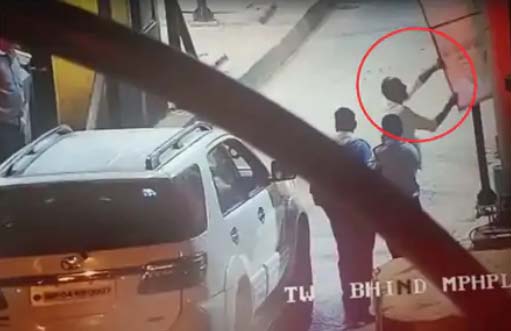 जिलाध्यक्ष के पोस्टर पर पेशाब करने वाले पदाधिकारी को प्रदेशाध्यक्ष शर्मा ने 6 साल के लिए निष्कासित किया