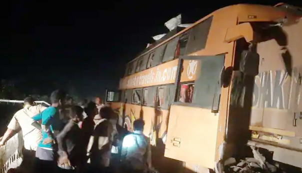 रीवा में बस-ट्रक की टक्कर घर जा रहे 15 मजदूरों की मौत; 40 से ज्यादा घायल