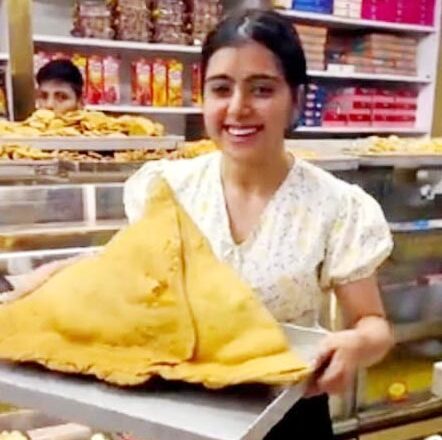 ………… 30 मिनट में एक समोसा खाओ 51 हजार का इनाम ले जाओ