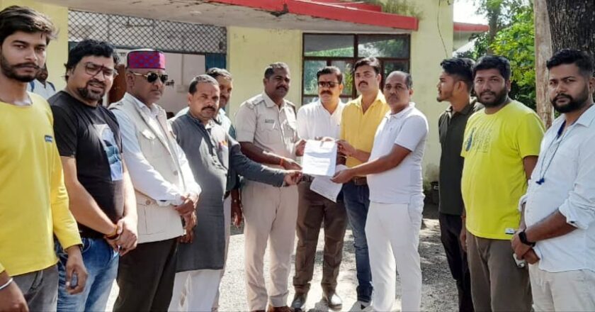 विश्व हिंदू परिषद बजरंग दल जिला मैहर ने थाना मे सौंपा ज्ञापन