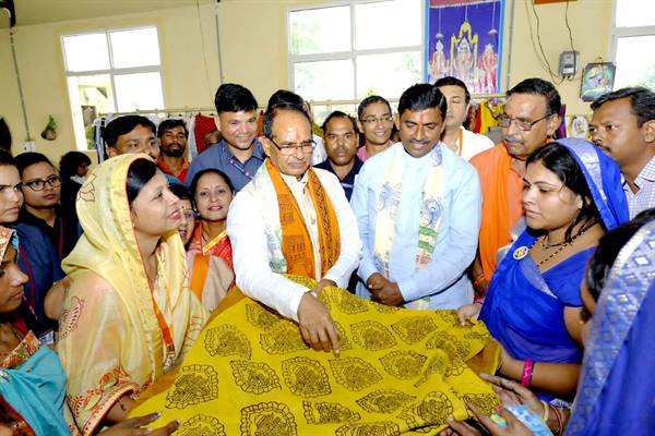 बाघ प्रिंट प्राकृतिक रंगों और हाथ की कारीगरी की अद्भुत कला – मुख्यमंत्री चौहान