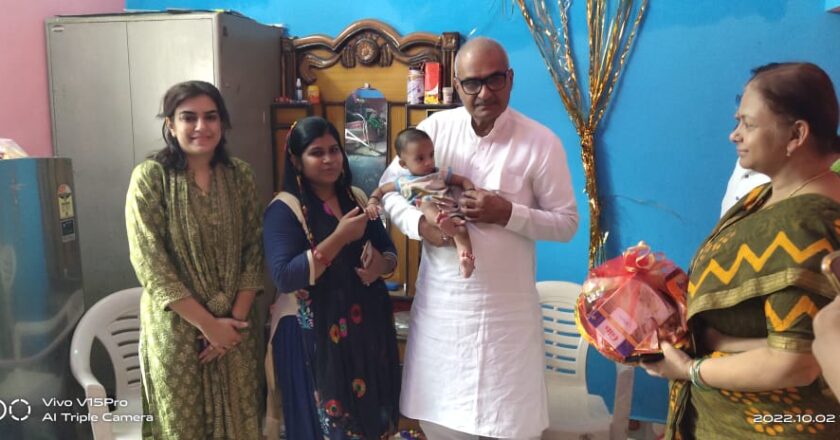 सांसद ने कम पोषित गोद ली बच्चियों के घर पहुंचकर लिया स्वास्थ्य का हालचाल