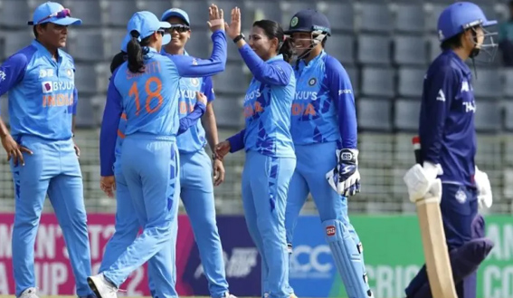 इंडिया महिला टीमने 6 ओवर में जीत लिया मैच, 37 पर ऑलआउट हुई थाईलैंड  टीम