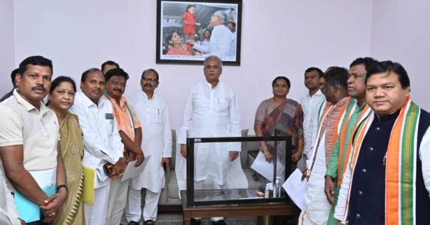 राज्य सरकार आदिवासियों को 32 प्रतिशत आरक्षण का लाभ दिलाने प्रतिबद्ध: मुख्यमंत्री