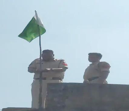 घर में फहरा दिया पाकिस्तानी झंडा, आरोपी गिरफ्तार