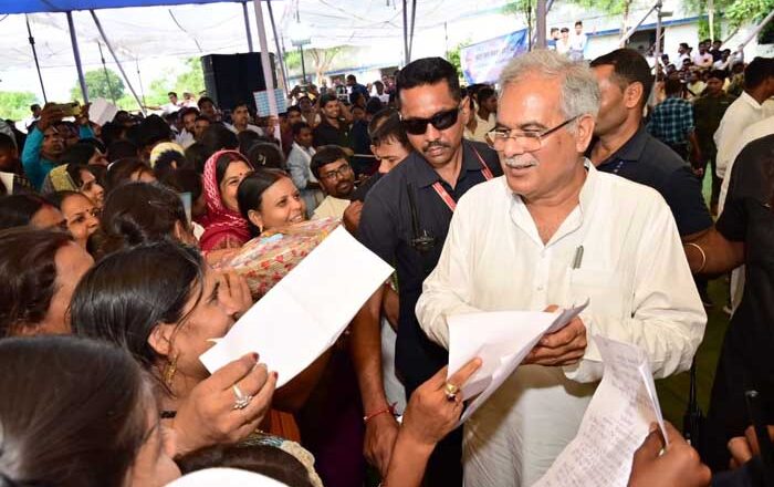 हमारी सरकार लोगों के जेब में पैसा डालने का काम कर रही : बघेल