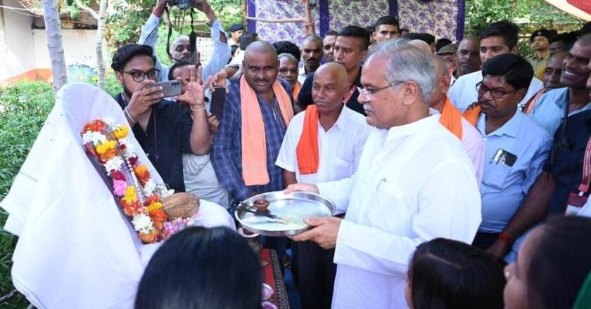 मुख्यमंत्री ने स्वर्गीय महेश्वर गोस्वामी को अर्पित की श्रद्धांजलि